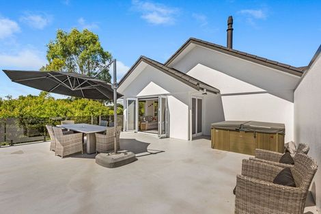 Photo of property in 7a Caledonia Place, Highlands Park, New Plymouth, 4312