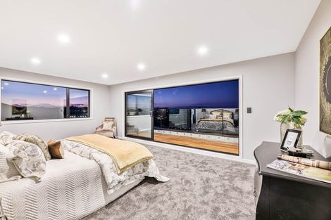 Photo of property in 24 Hooten Place, Oteha, Auckland, 0632