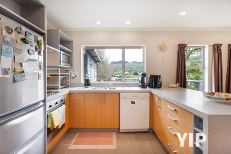 Photo of property in 35 Tawa Terrace, Tawa, Wellington, 5028