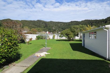 Photo of property in 165 Wainuiomata Road, Wainuiomata, Lower Hutt, 5014