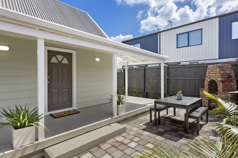Photo of property in 2/58 Hepburn Road, Glendene, Auckland, 0602