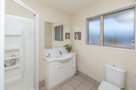 Photo of property in 13 Parkinson Place, Woodend, 7610