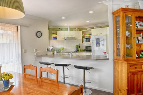 Photo of property in 2/11 Pat O'connor Place, Manurewa, Auckland, 2105