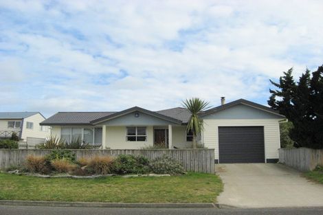 Photo of property in 19 Manga-pirau Street, Waikawa Beach, Manakau, 5573