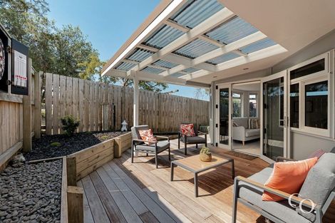 Photo of property in 22 Queen Road, Bellevue, Tauranga, 3110