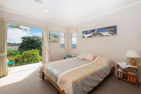 Photo of property in 8/126 Whangaparaoa Road, Red Beach, 0932