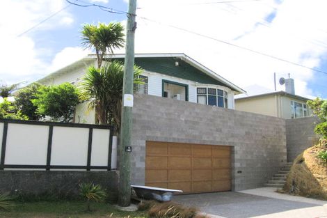 Photo of property in 130 The Ridgeway, Mornington, Wellington, 6021