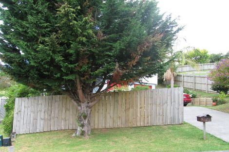 Photo of property in 8 Helicon Place, Totara Vale, Auckland, 0629