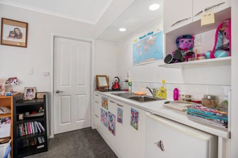 Photo of property in 39 Pohutukawa Avenue, Shelly Park, Auckland, 2014