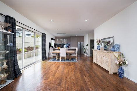 Photo of property in 140 Keri Vista Rise, Papakura, 2110