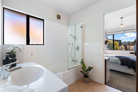 Photo of property in 10 Camilla Grove, Totara Vale, Auckland, 0629