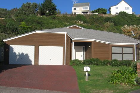 Photo of property in 6 Silverton Place, Churton Park, Wellington, 6037