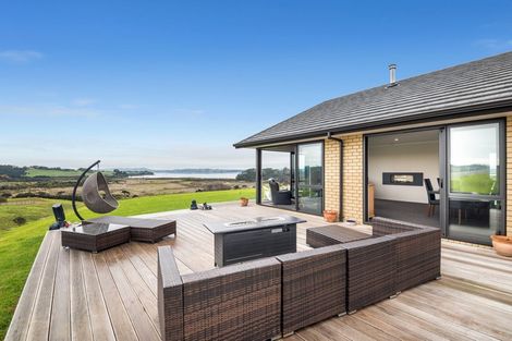 Photo of property in 137 Tuparekura Road, South Head, Helensville, 0874