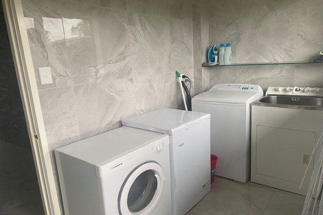 Photo of property in 2/35 Bramley Drive, Farm Cove, Auckland, 2012