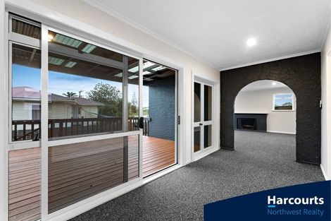 Photo of property in 188 Waimumu Road, Massey, Auckland, 0614