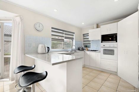 Photo of property in 3/9 Dunn Place, Farm Cove, Auckland, 2010