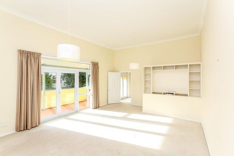 Photo of property in 24 Pendarves Street, New Plymouth, 4310