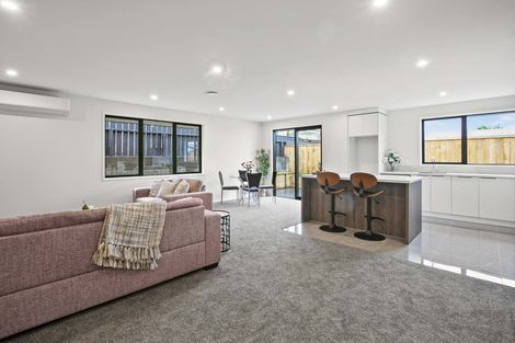 Photo of property in 2b Sandel Rise, Merrilands, New Plymouth, 4312