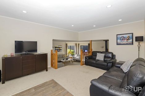 Photo of property in 6 Picasso Drive, West Harbour, Auckland, 0618
