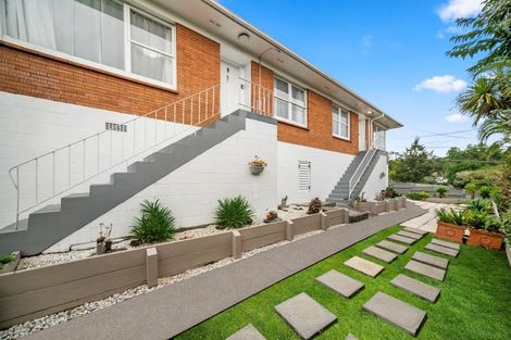 Photo of property in 49 Peach Road, Glenfield, Auckland, 0629