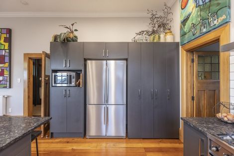 Photo of property in 16 Brewster Street, Bluff Hill, Napier, 4110