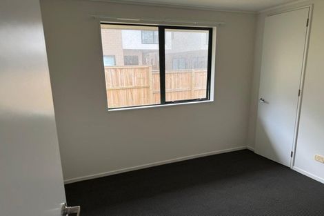 Photo of property in 10 Kaponga Crescent, New Lynn, Auckland, 0600