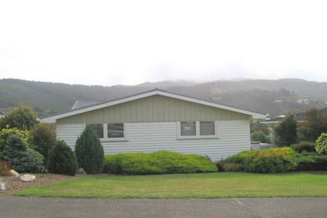 Photo of property in 9 Saint Catherines Terrace, Tawa, Wellington, 5028