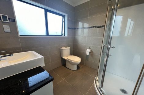 Photo of property in 34 Namsan Close, Fairview Heights, Auckland, 0632