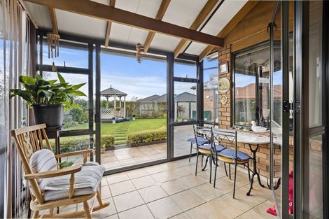 Photo of property in 17 Greenwood Place, Fitzherbert, Palmerston North, 4410