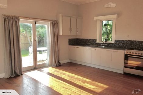 Photo of property in 21 Beatrix Street, Avondale, Auckland, 1026