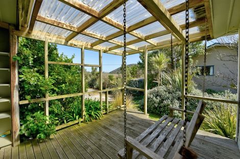 Photo of property in 501 Waikawa Curio Bay Road, Curio Bay, Tokanui, 9884
