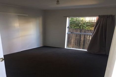 Photo of property in 2/21 Calluna Crescent, Totara Heights, Auckland, 2105