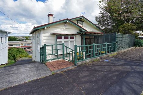 Photo of property in 35 Thackeray Street, Hamilton Lake, Hamilton, 3204