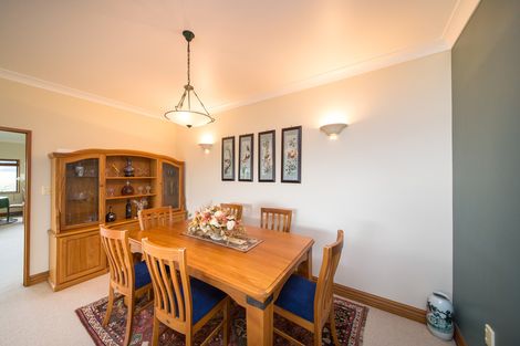 Photo of property in 55 The Strand, Fitzherbert, Palmerston North, 4410