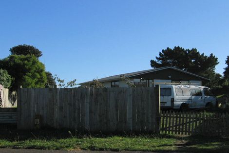 Photo of property in 12 Freyberg Crescent, Waikanae Beach, Waikanae, 5036