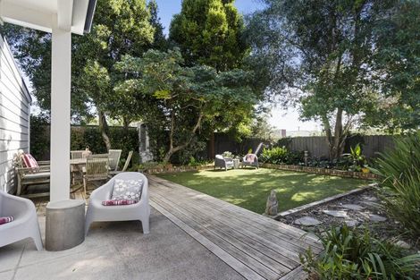 Photo of property in 8 Wallace Road, Mangere Bridge, Auckland, 2022