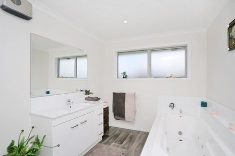 Photo of property in 17 Sunrise Drive, Seaward Bush, Invercargill, 9812