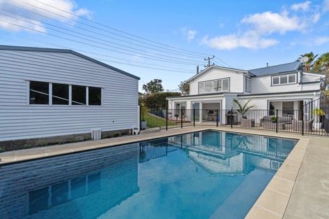 Photo of property in 38 Aramoana Avenue, Devonport, Auckland, 0624