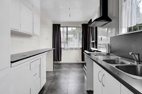 Photo of property in 12 Seaview Road, Marfell, New Plymouth, 4310