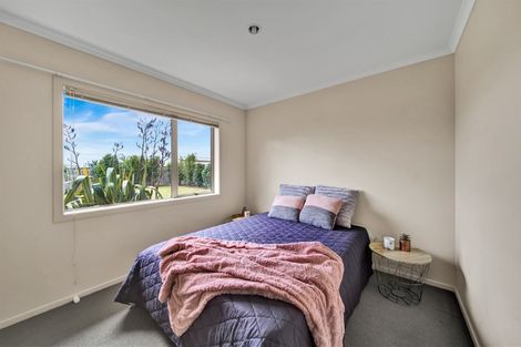 Photo of property in 17 Jules Crescent, Bell Block, New Plymouth, 4312