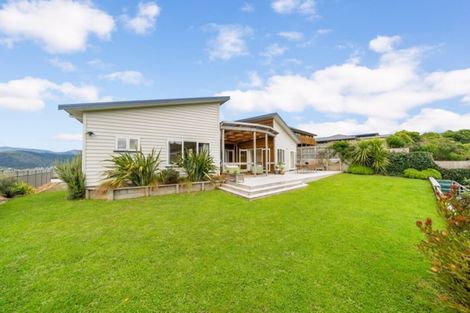 Photo of property in 16 James Nairn Grove, Riverstone Terraces, Upper Hutt, 5018