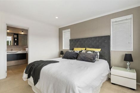 Photo of property in 12 Ilam Lane, Fairview Heights, Auckland, 0632