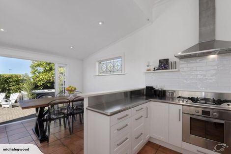 Photo of property in 1/86 Birkenhead Avenue, Birkenhead, Auckland, 0626