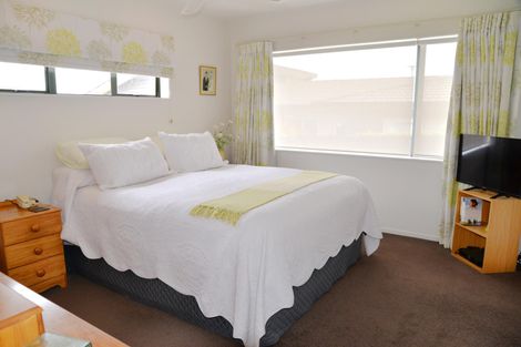 Photo of property in 2/11 Pat O'connor Place, Manurewa, Auckland, 2105
