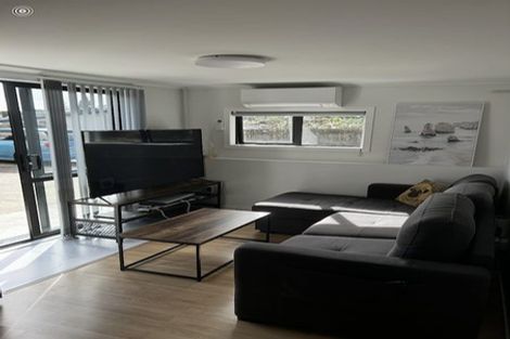 Photo of property in 24 Tamahere Drive, Glenfield, Auckland, 0629