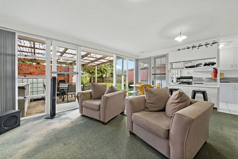 Photo of property in 2/7 Alwyn Avenue, Te Atatu South, Auckland, 0610