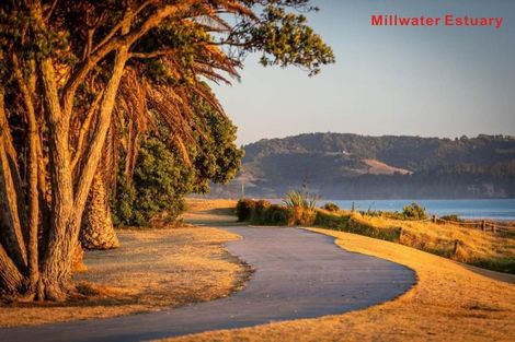 Photo of property in 21 Ascension Crescent, Orewa, 0931