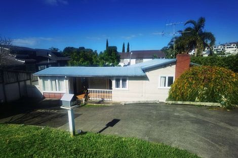 Photo of property in 16a Commodore Parry Road, Castor Bay, Auckland, 0620