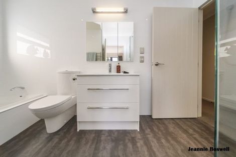 Photo of property in 5 Virtue Place, Hokowhitu, Palmerston North, 4410