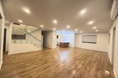 Photo of property in 142a Luckens Road, West Harbour, Auckland, 0618